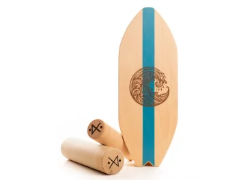 Holz-Balance-Board Wave auf einer Korkrolle
